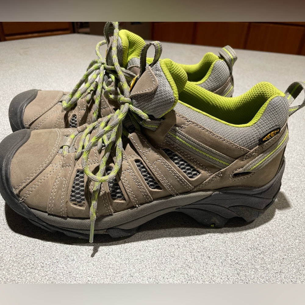 KEEN Hiking Shoes, Taupe with Green Accents, size 8.5
